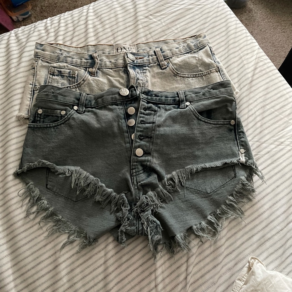 One teaspoon short in good condition size 28